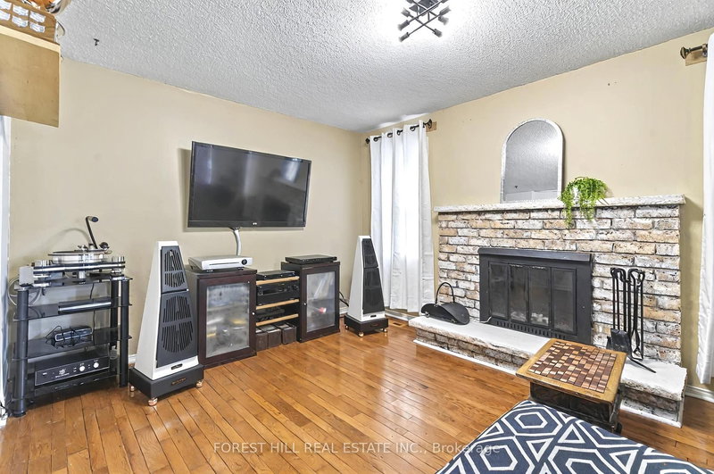 15 Miles Crt, Richmond Hill, L4C 5P7 | Image 3