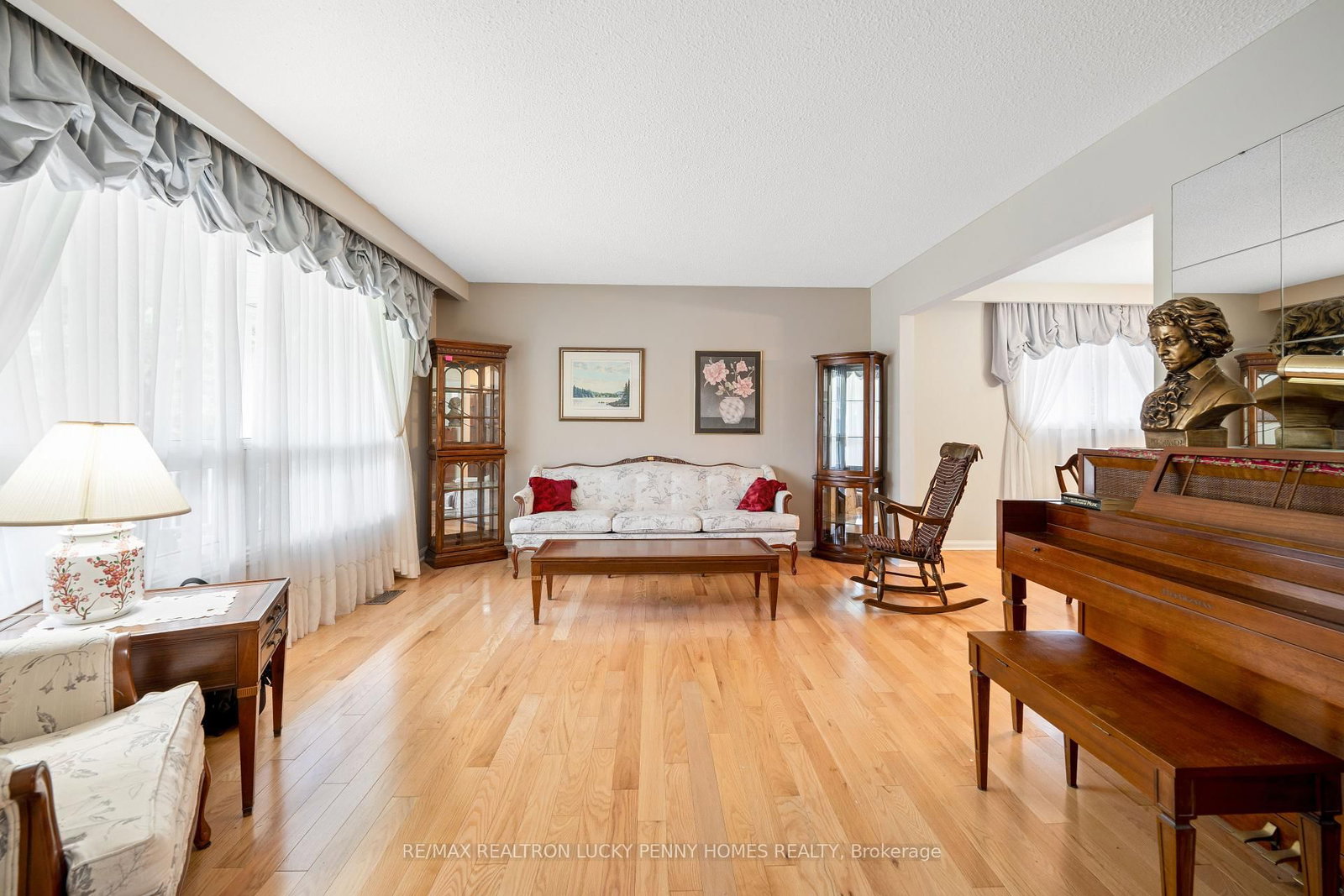 Listing Image 7