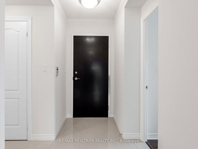 1011 - 88 Promenade Circle