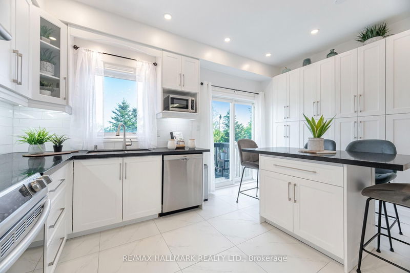 569 Reeves Way Blvd, Whitchurch-Stouffville - Stouffville image-0-0