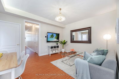 569 Reeves Way Blvd, Whitchurch-Stouffville - Stouffville image-0-3