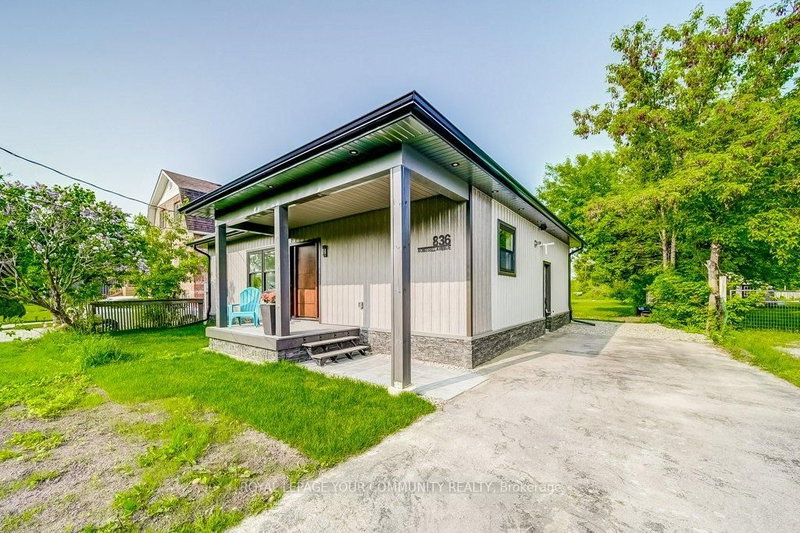 836 Montsell Ave, Georgina, L0E 1S0 | Image 2