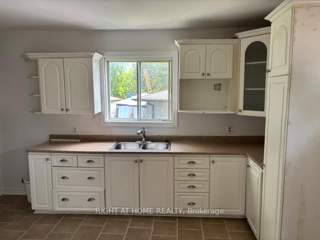 2 - 611 Lake Dr S, Georgina, L4P 1T4 | Image 3