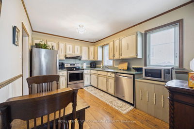 177 Richmond St, Richmond Hill - Mill Pond image-0-4