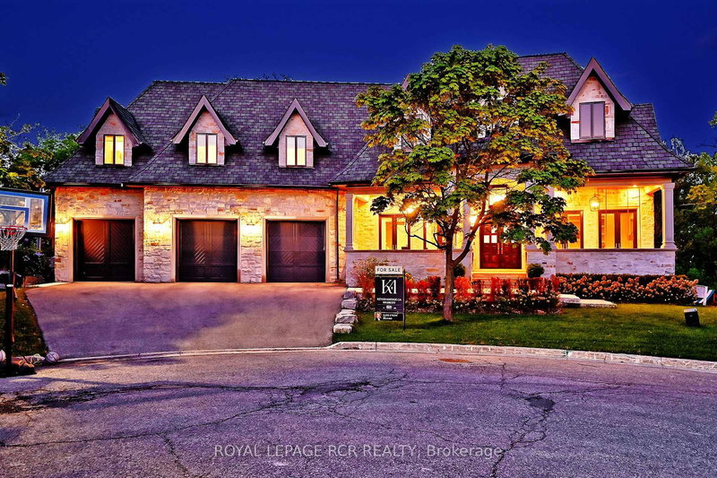 197 Sherwood Pl, Newmarket, L3Y 8E5 | Image 2