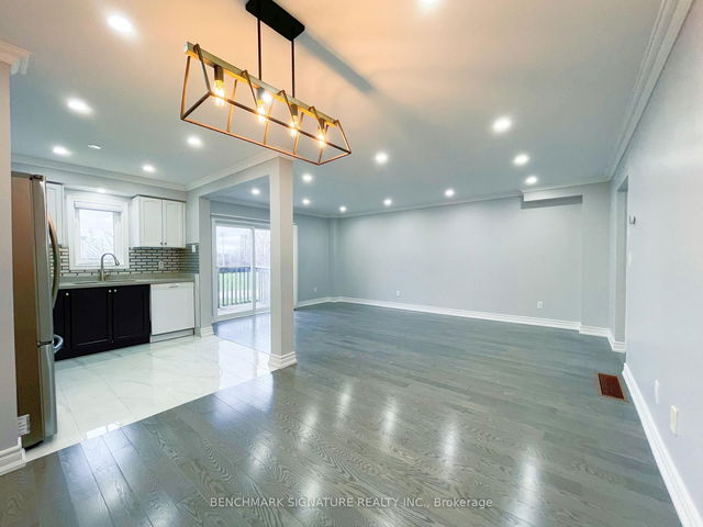 79 Maple Ridge Crescent
