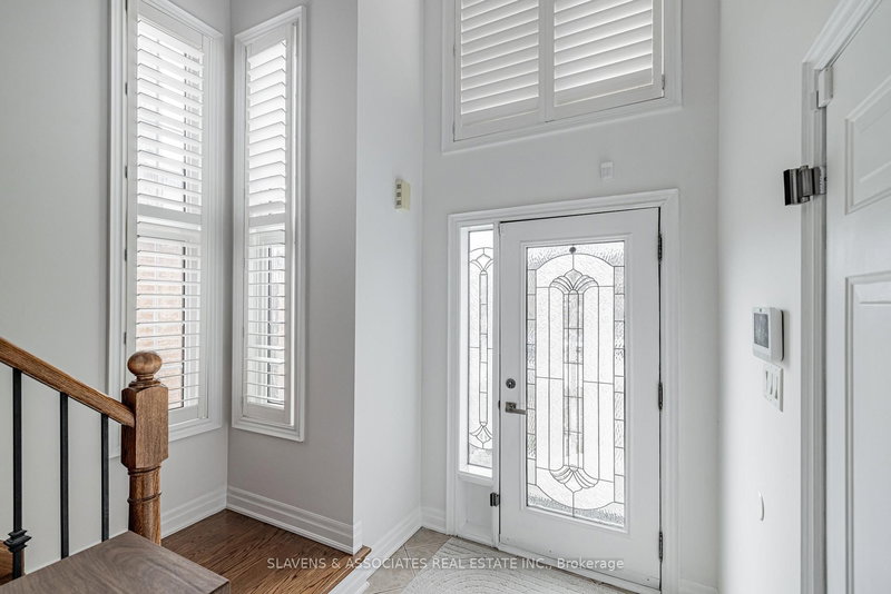 11 Bestview Cres, Vaughan, L6A 3S8 | Image 2