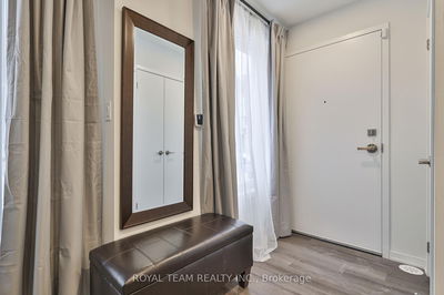 Unit 224 — 131 Honeycrisp Cres, Vaughan - Vaughan Corporate Centre image-0-3