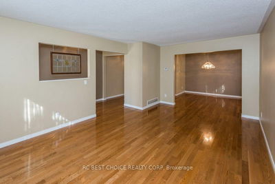 11 Emily Carr St, Markham - Unionville image-0-3