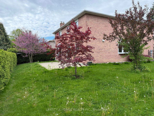 62 Pickett Crescent
