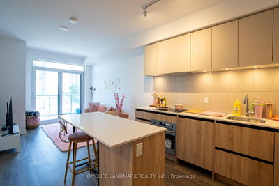 Unit A-0519 — 7950 bathurst St, Vaughan - Beverley Glen image-0-1