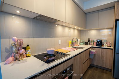 Unit A-0519 — 7950 bathurst St, Vaughan - Beverley Glen image-0-2