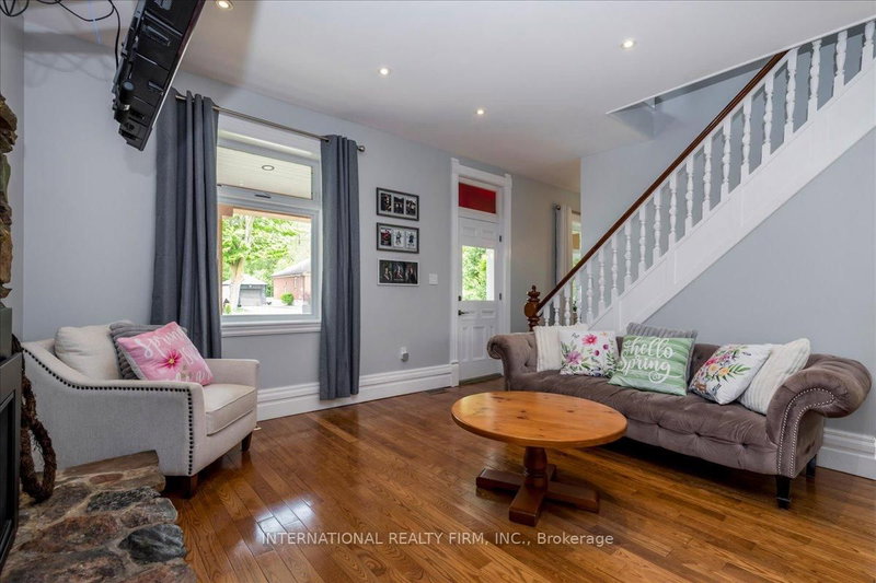 8061 Main St, Adjala-Tosorontio, L0M 1J0 | Image 3