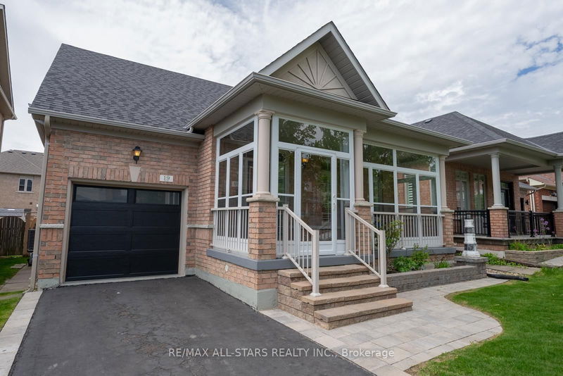 19 Butterwood Lane, Whitchurch-Stouffville - Stouffville image-0-0