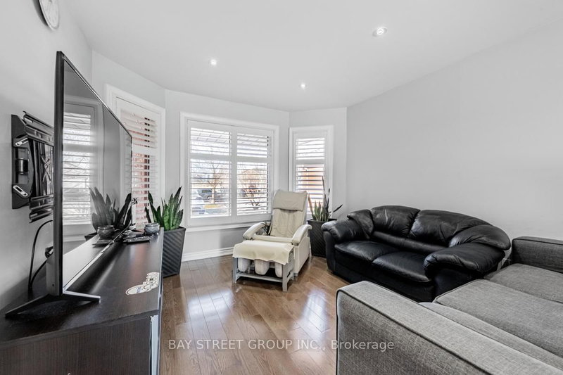 98 Royalpark Way, Vaughan, L4H 1J5 | Image 2