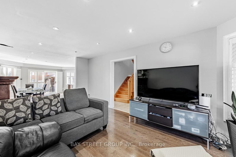 98 Royalpark Way, Vaughan, L4H 1J5 | Image 3