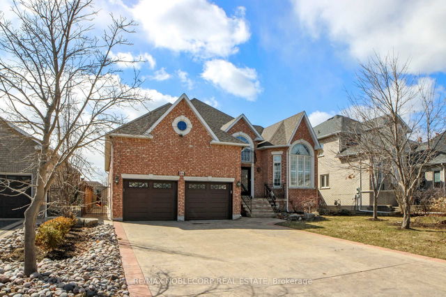 86 Novaview Crescent