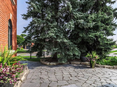 29 Falkland Pl, Richmond Hill - Mill Pond image-0-2