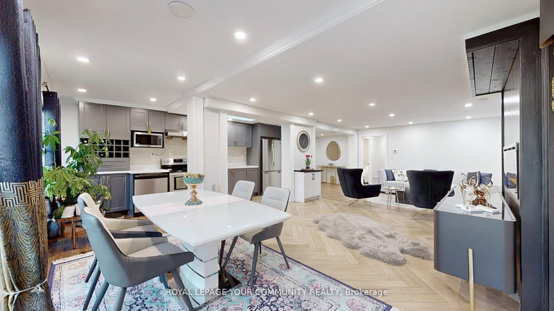 64 Machell Ave, Aurora, L4G 2R7 | Image 3