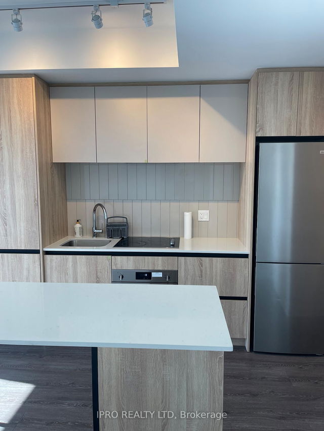 2112 - 7950 Bathurst Street