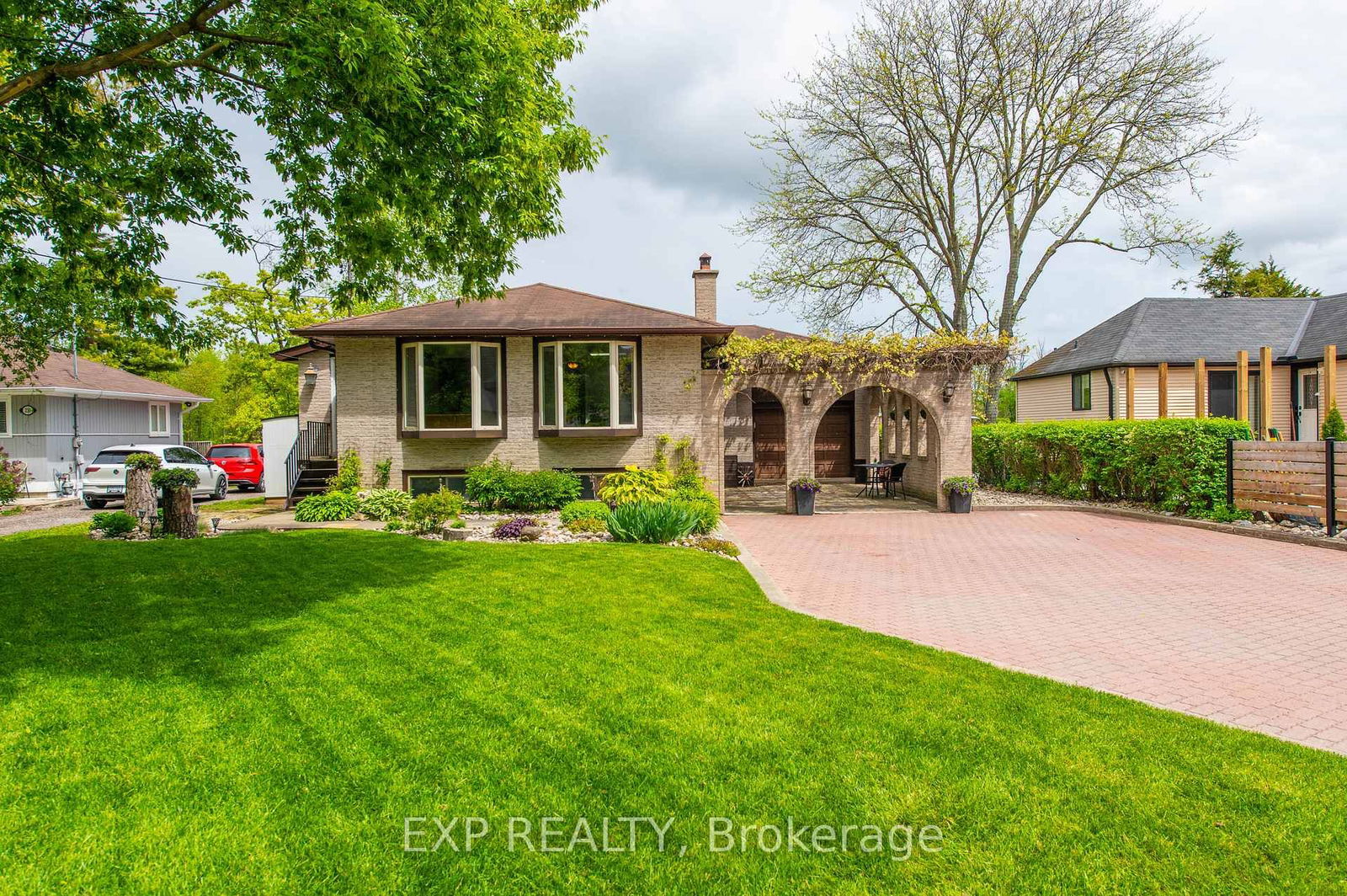 Detached House for sale at 233 Sand Road, East Gwillimbury, Holland Landing, L9N 1K1 - MLS: N12183033