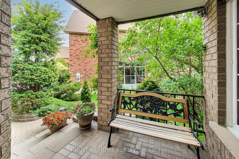 28 Foxtail Rdge, Newmarket, L3X 1Z6 | Image 3