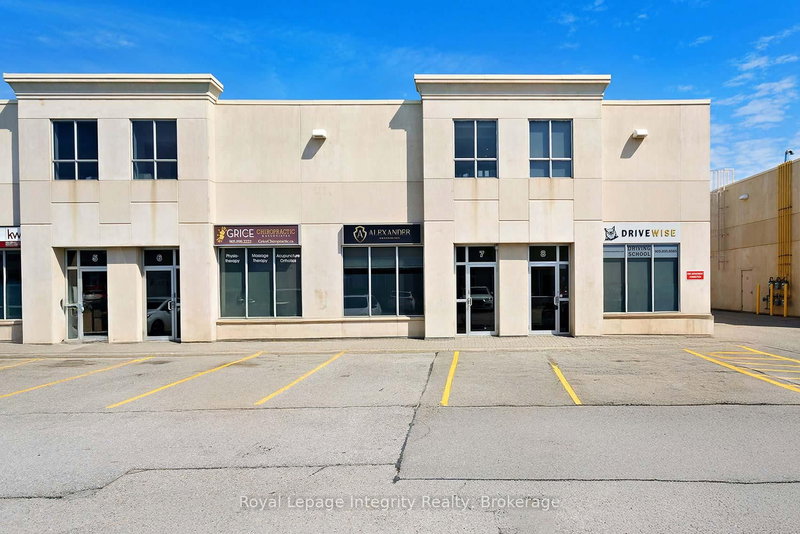 7 - 16945 Leslie St, Newmarket, L3Y 9A2 | Image 2