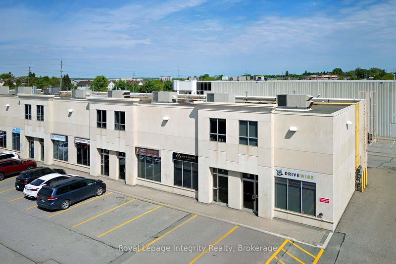 7 - 16945 Leslie St, Newmarket, L3Y 9A2 | Image 3