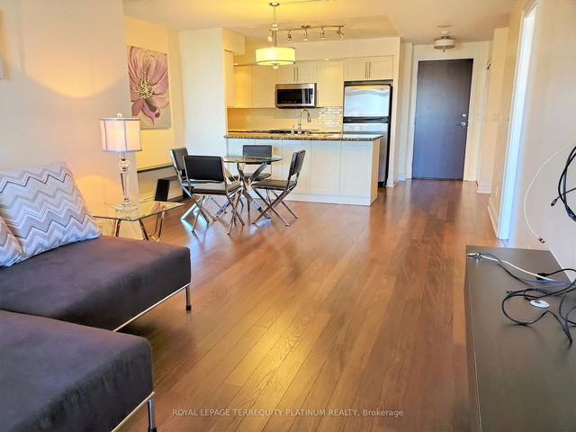 1283 - 23 Cox Boulevard