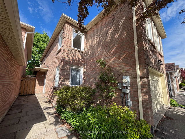 98 McMorran Crescent