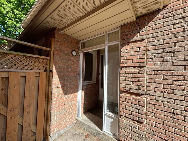 98 McMorran Crescent