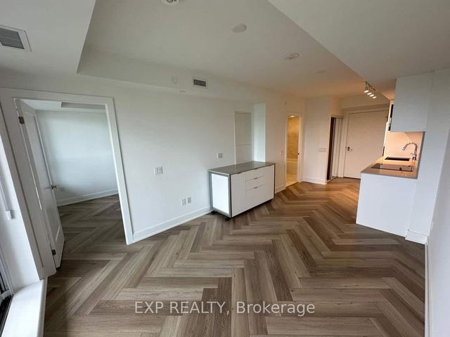 1609 - 8 Cedarland Drive