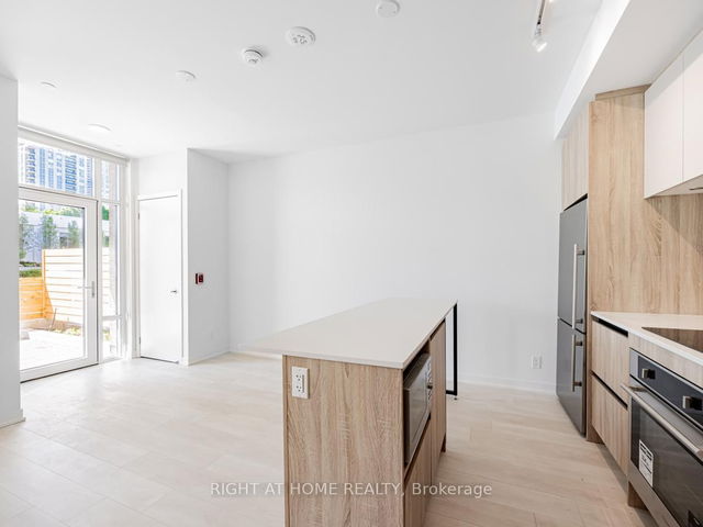 106 - 7950 Bathurst Street