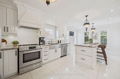 16 White Lodge Cres, Richmond Hill - Mill Pond