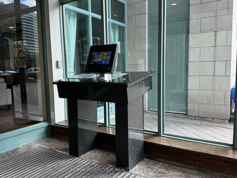 1009 - 11 Oneida Cres, Richmond Hill, L4B 0A1 | Image 2