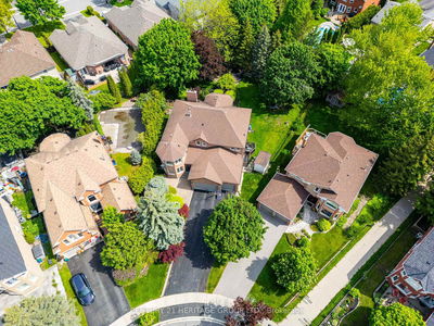 82 Rhodes Circ, Newmarket - Glenway Estates image-0-2
