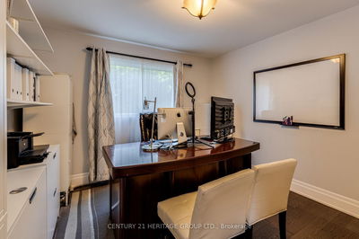 82 Rhodes Circ, Newmarket - Glenway Estates image-0-4