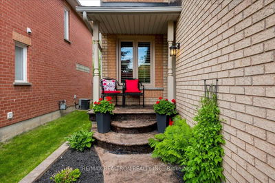 75 Widdifield Ave, Newmarket - Armitage image-0-1