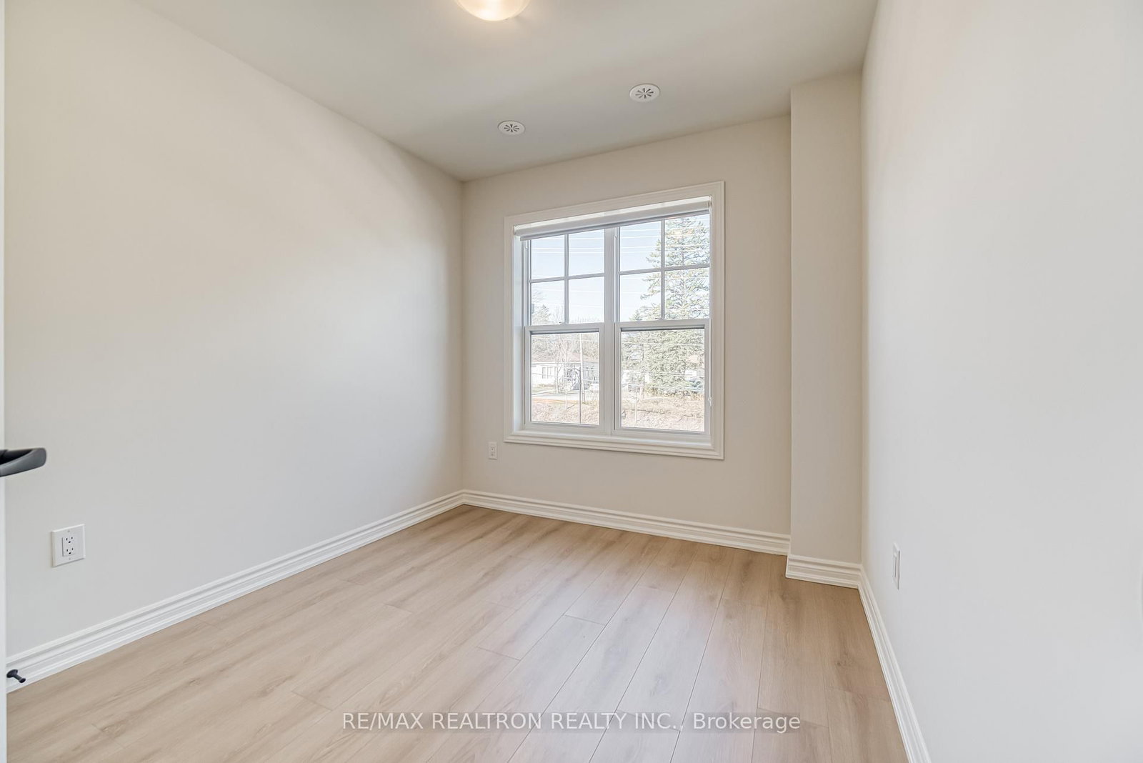 75 Main Street S - Photo 26