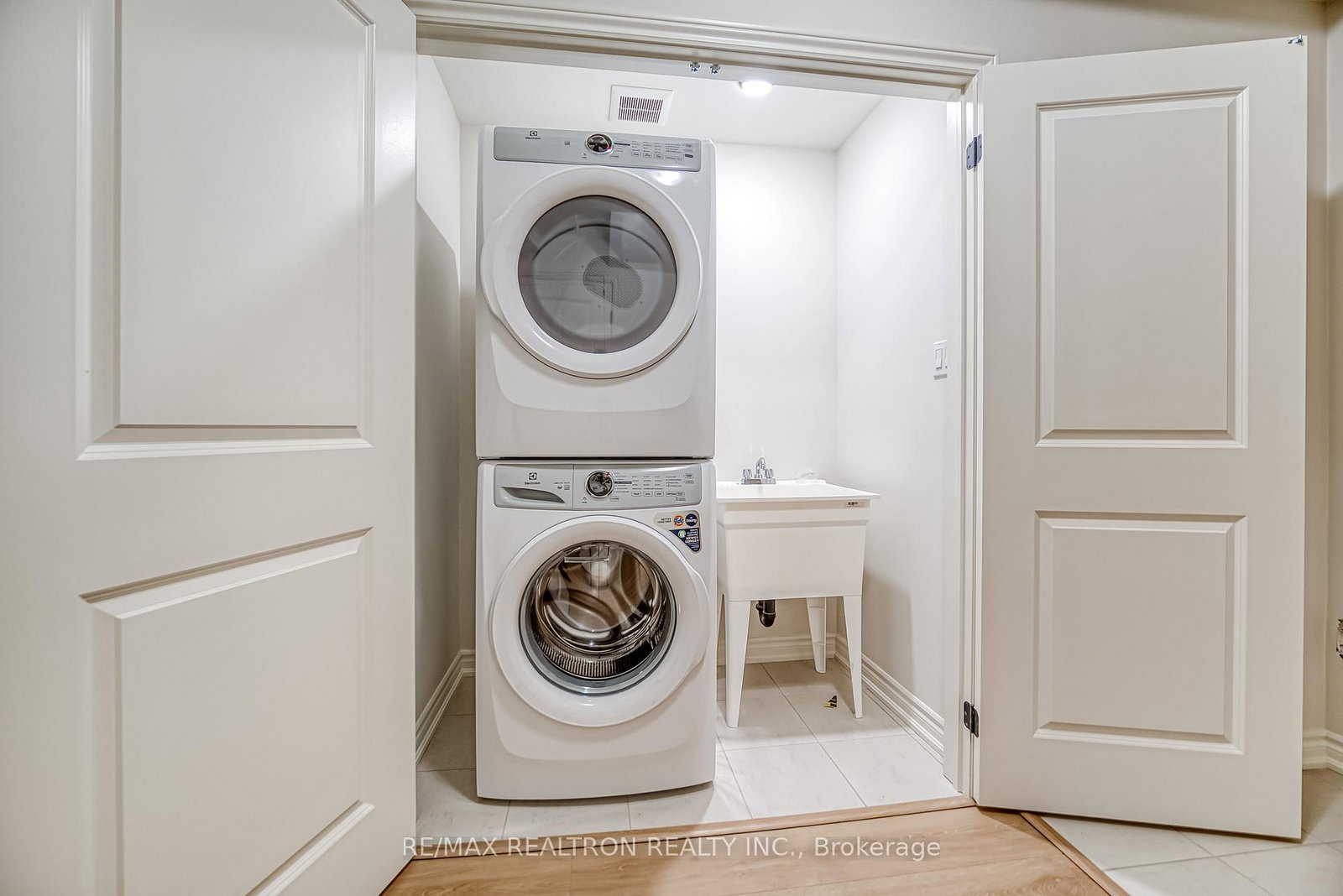 75 Main Street S - Photo 37