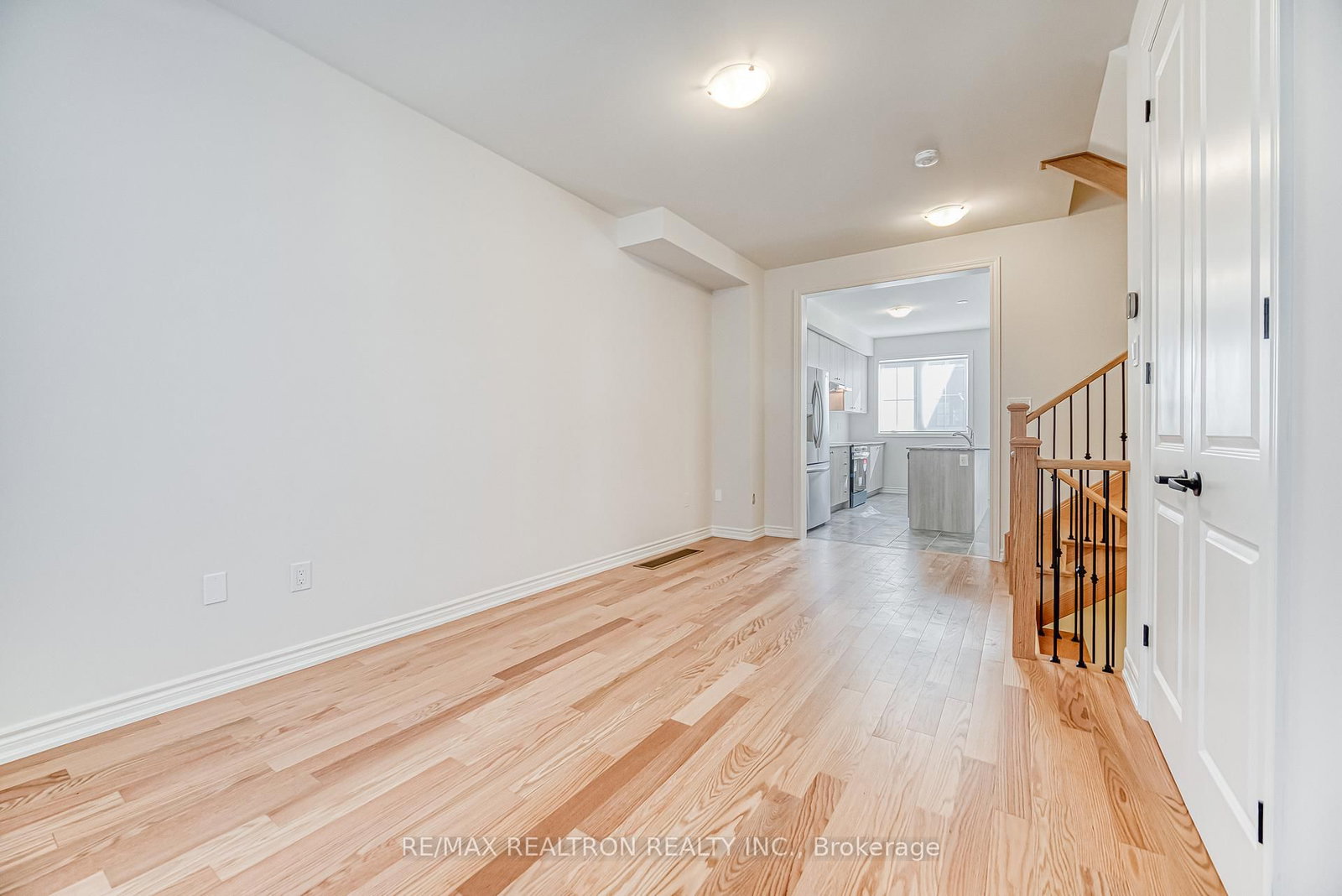 75 Main Street S - Photo 5