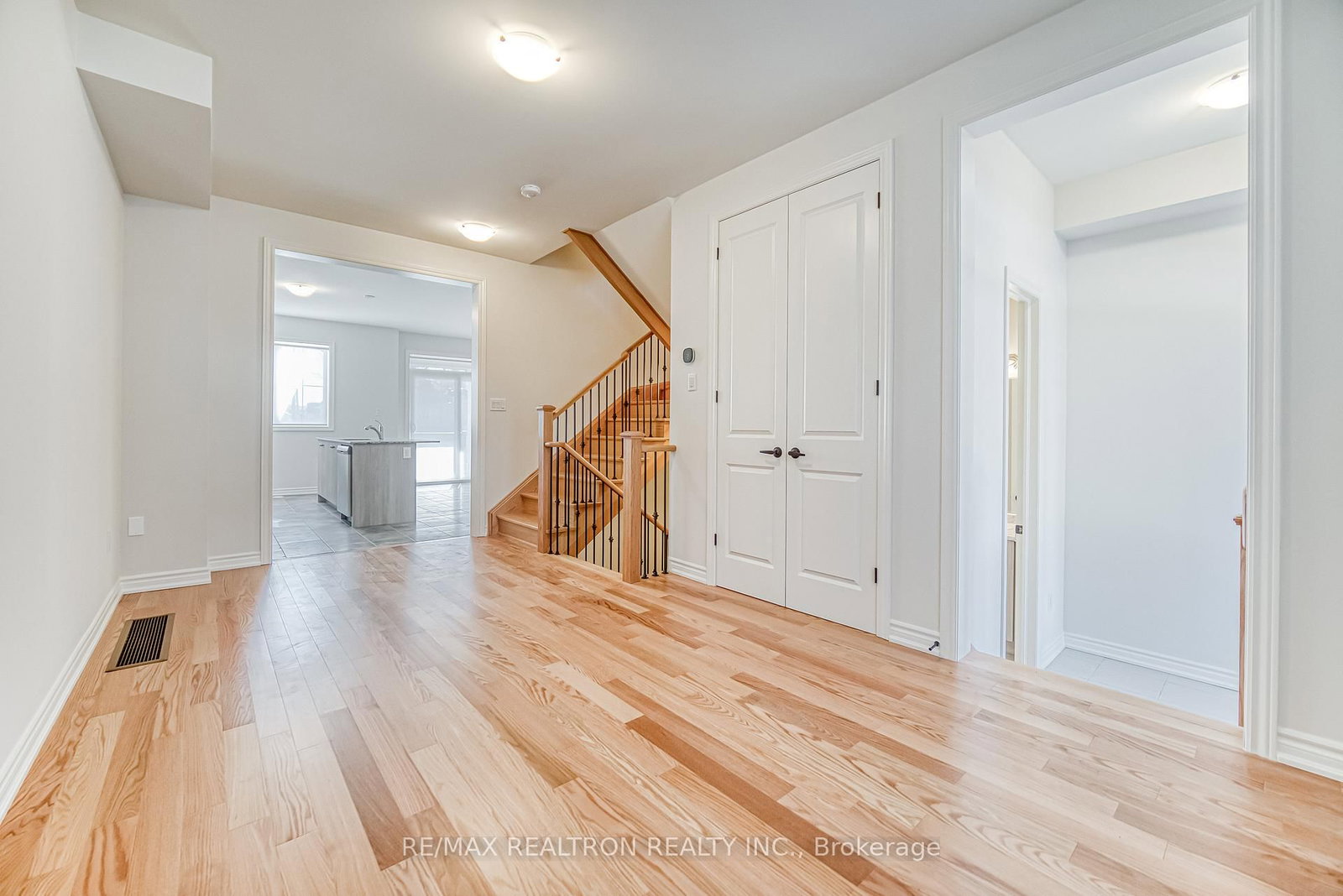 75 Main Street S - Photo 6