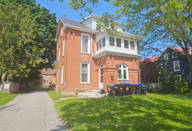 B - 16 Centre Street