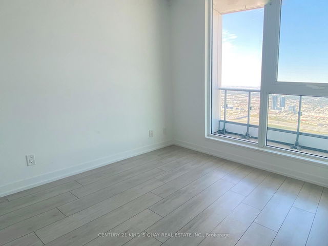 5810 - 950 Portage Parkway