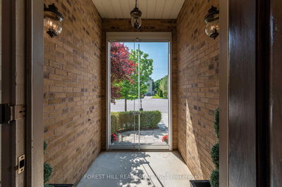 27 Ormsby Crt, Richmond Hill - Bayview Hill image-0-4