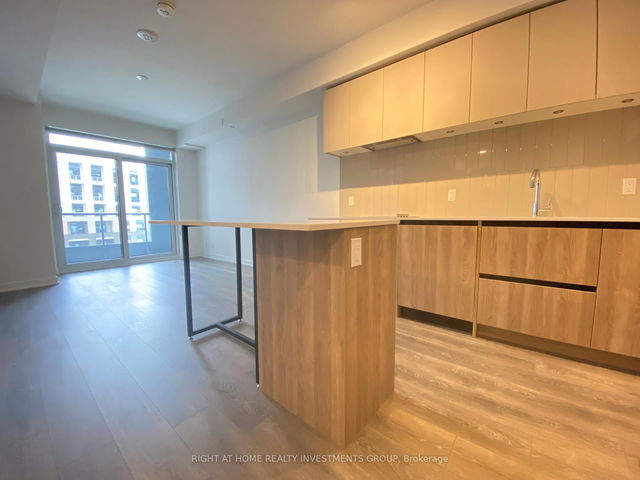 427 - 7950 Bathurst Street