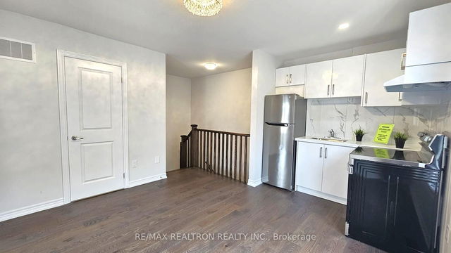 (Coach) - 538 White's Hill Avenue