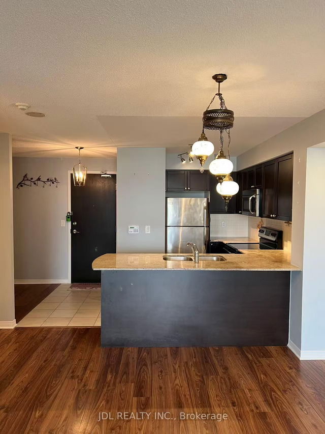 908 - 75 King William Crescent