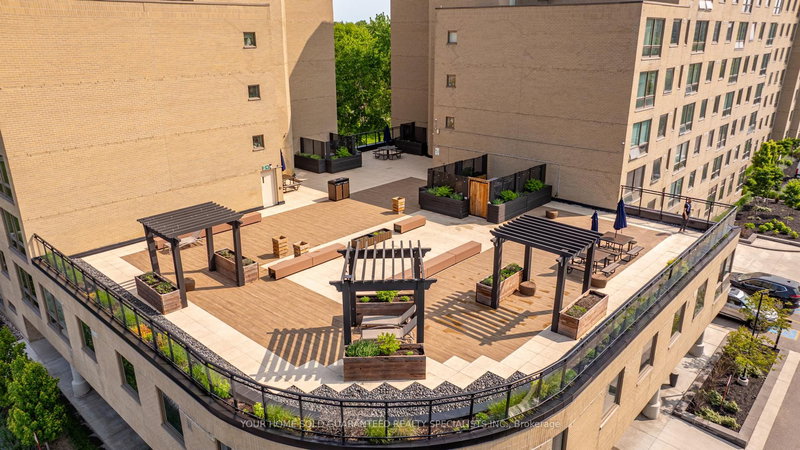 511 - 326 Major Mackenzie Dr E, Richmond Hill, L4C 8T4 | Image 3