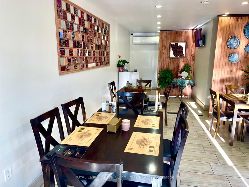 10145 Yonge St, Richmond Hill, L4C 1T5 | Image 2